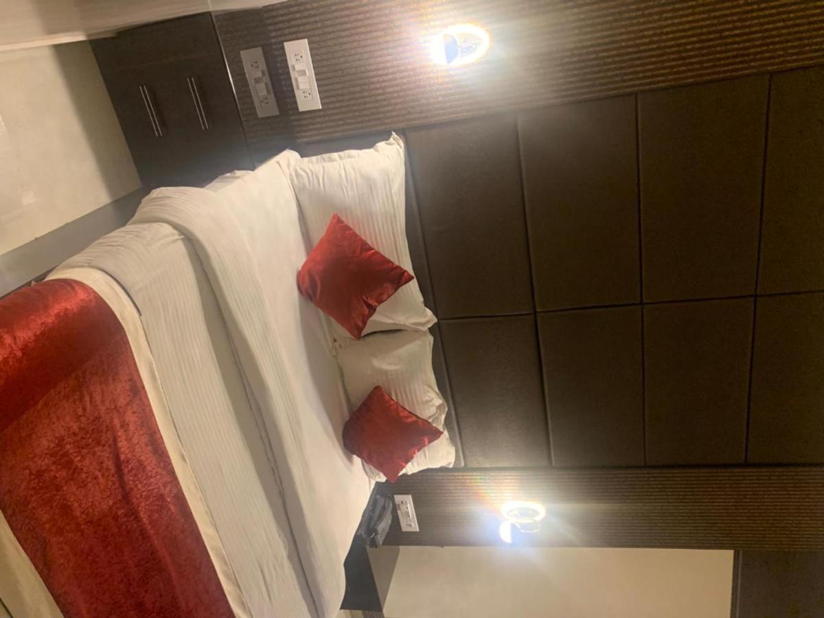 Hotel Mmk Kanpur Ngoại thất bức ảnh