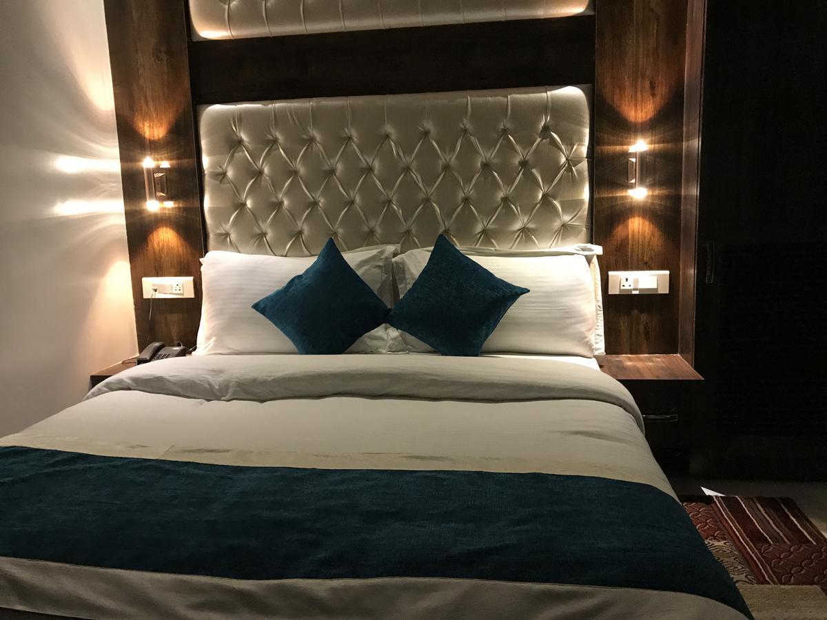 Hotel Mmk Kanpur Ngoại thất bức ảnh
