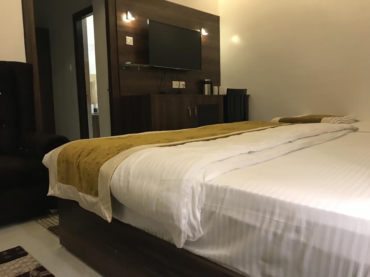 Hotel Mmk Kanpur Ngoại thất bức ảnh