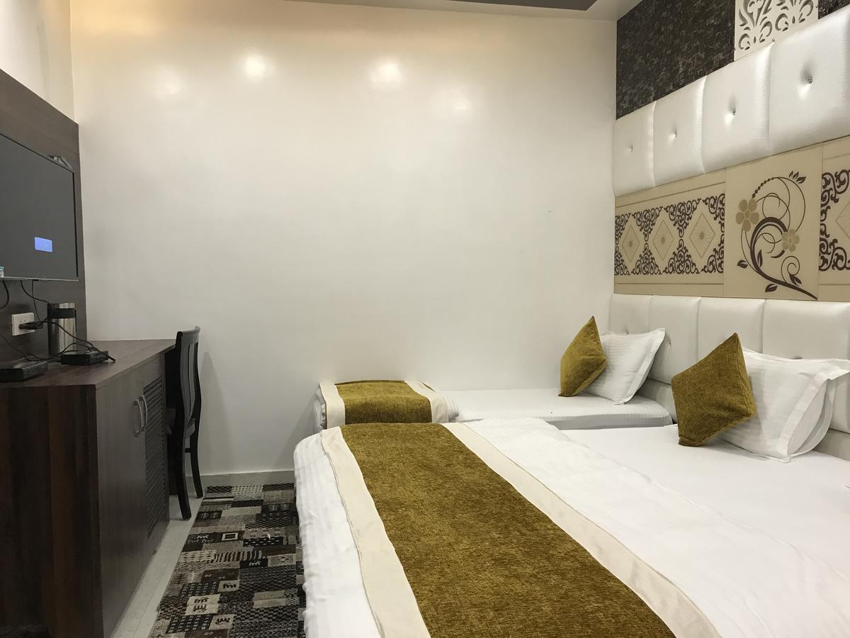 Hotel Mmk Kanpur Ngoại thất bức ảnh
