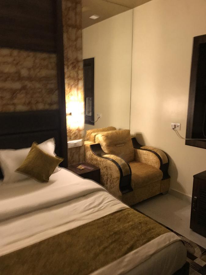 Hotel Mmk Kanpur Ngoại thất bức ảnh
