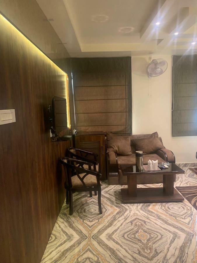 Hotel Mmk Kanpur Ngoại thất bức ảnh