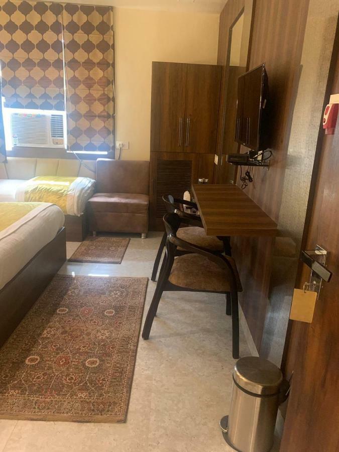 Hotel Mmk Kanpur Ngoại thất bức ảnh