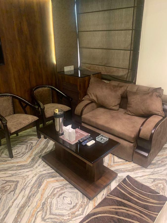 Hotel Mmk Kanpur Ngoại thất bức ảnh