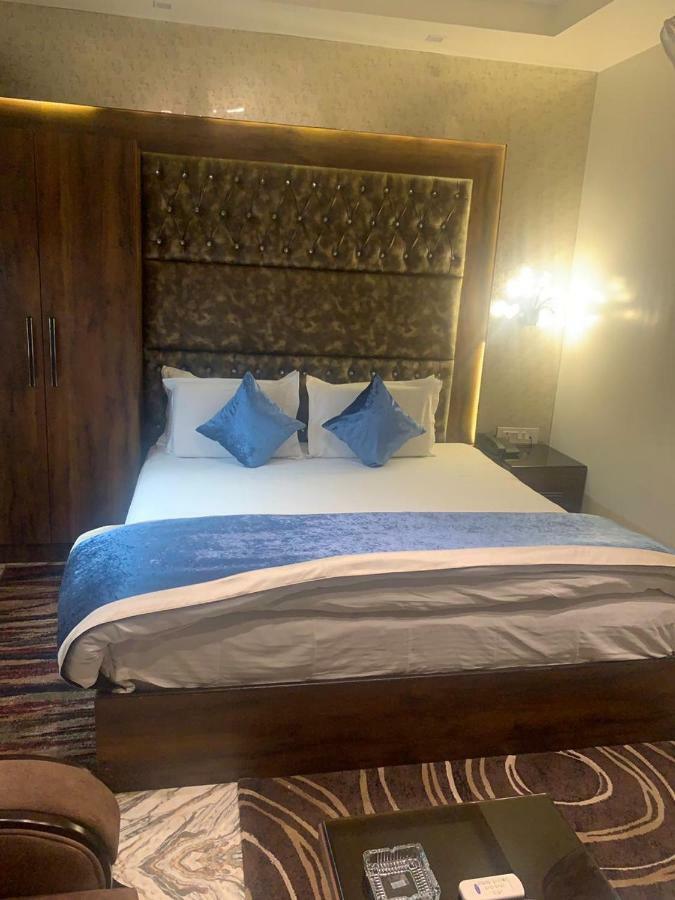 Hotel Mmk Kanpur Ngoại thất bức ảnh
