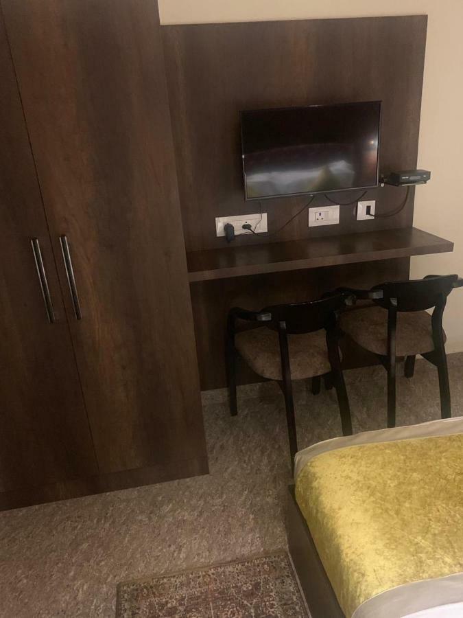 Hotel Mmk Kanpur Ngoại thất bức ảnh