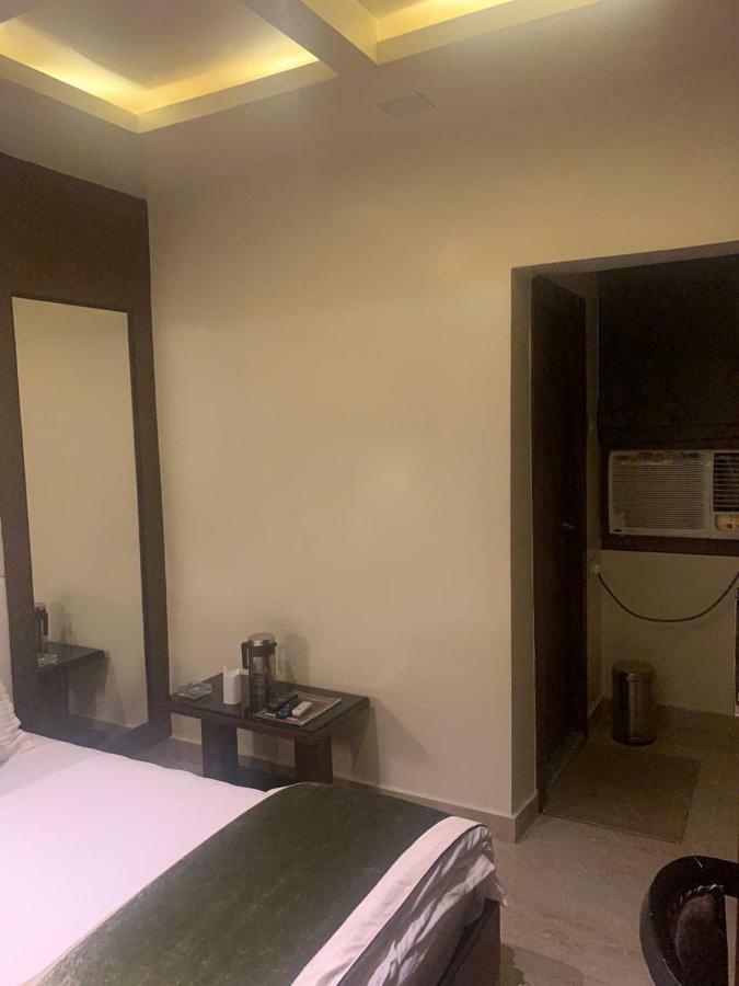 Hotel Mmk Kanpur Ngoại thất bức ảnh