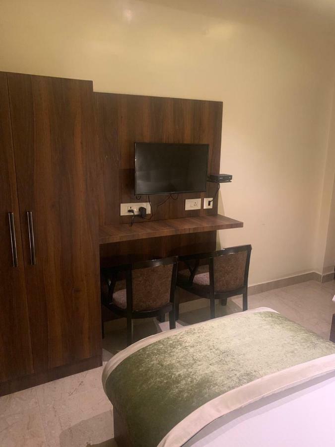 Hotel Mmk Kanpur Ngoại thất bức ảnh