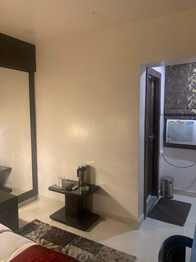 Hotel Mmk Kanpur Ngoại thất bức ảnh